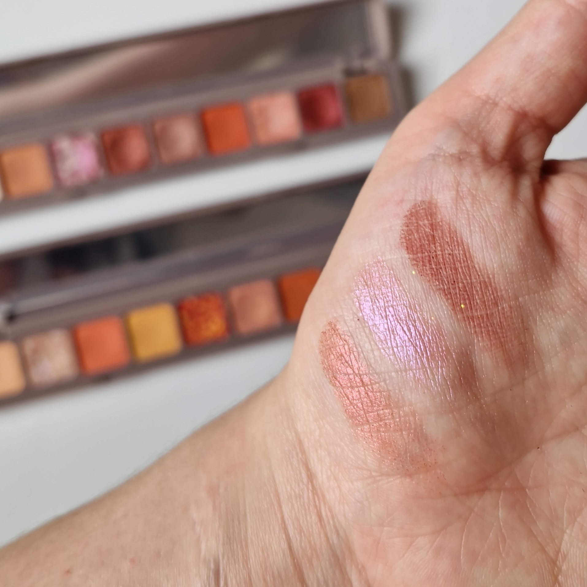 سایه انگشتی Huda Mooji